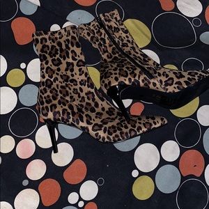 7.5 leopard print heels
